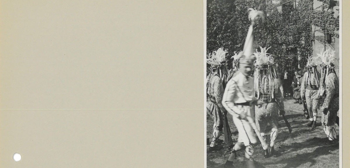 : Tresterer-Aufführung des Vereins „d’Schuhplattler“ im Garten des Volkskundemuseums, 1930 © Volkskundemuseum Wien