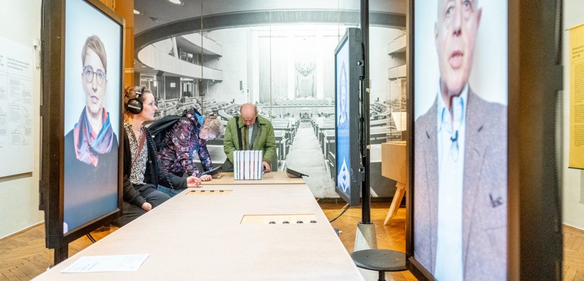 : Ausstellung „Gesammelt um jeden Preis! Warum Objekte durch den Nationalsozialismus ins Museum kamen und wie wir damit umgehen“ im Volkskundemuseum Wien 2023, Foto: Kollektiv Fischka / Kramar © Volkskundemuseum Wien