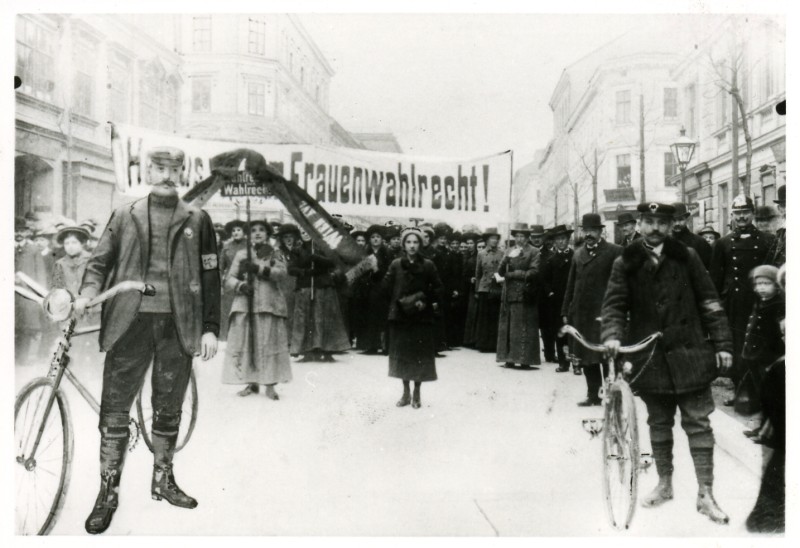 Wahlrechtsdemonstration der SDAP (Sozialdemokratische Arbeiterpartei) in Ottakring 1913 © Kreisky-Archiv
