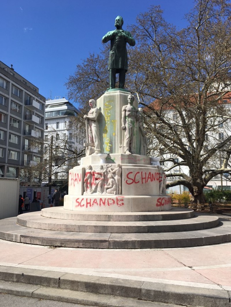 Graffiti-Intervention „Schande, Schande, Schande“ auf dem Karl Lueger-Denkmal in Wien, 2021/22