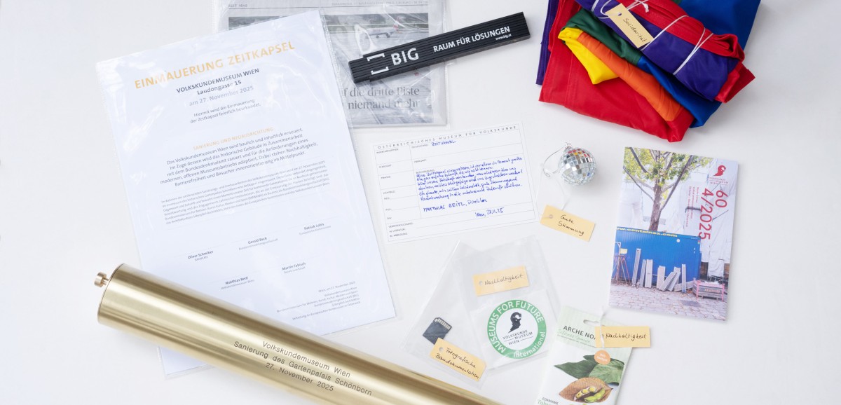 : Die Zeitkapsel und ihre Inhalte. Foto: Kollektiv Fischka / Kramar