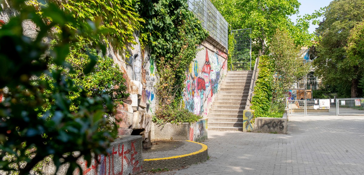 : Massiv unsichtbar der ehemalige Luftschutzbunker im Schönbornpark. Foto: Kollektiv Fischka / Kramar