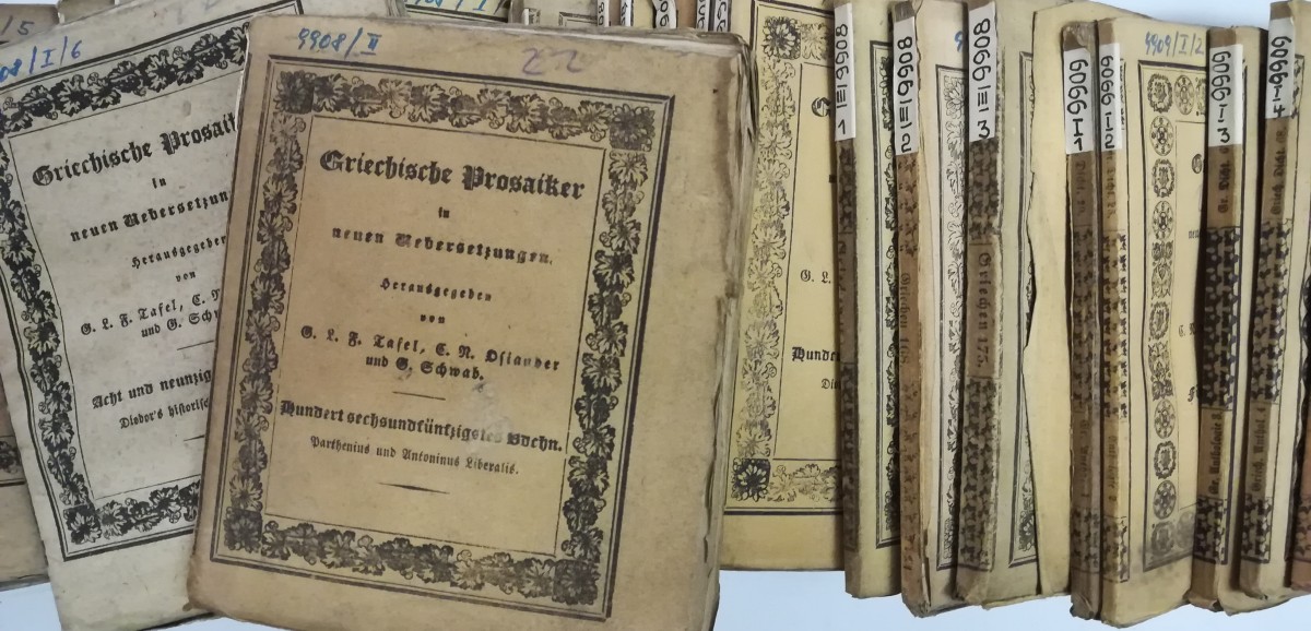 : Historische Buchbestände in der Bibliothek. Foto: Hermann Hummer © Volkskundemuseum Wien