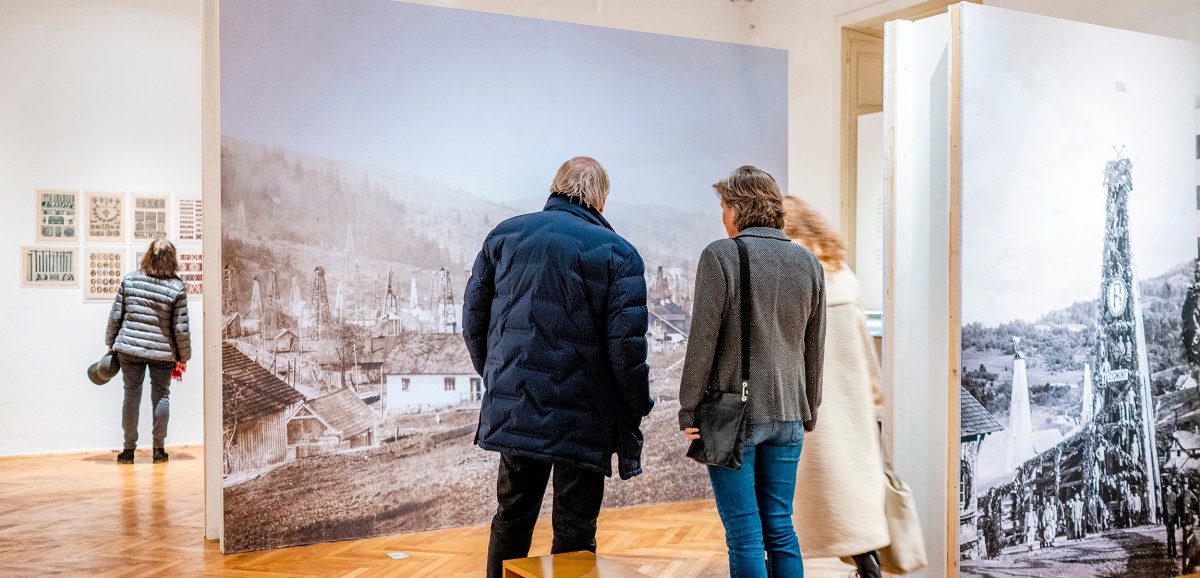 : Ausstellung "Ölrausch und Huzulenkult" im Volkskundemuseum Wien. Foto: Kollektiv Fischka / Kramar © Volkskundemuseum Wien