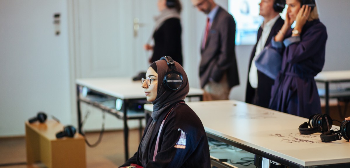 : Ausstellung „Schulgespräche. Junge Muslim*innen in Wien“. Foto: kollektiv fischka / Steffi Freynschlag © Volkskundemuseum Wien